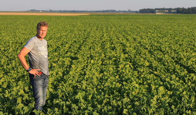 Produkte - Produktkatalog - Conten - Bauer auf dem Feld